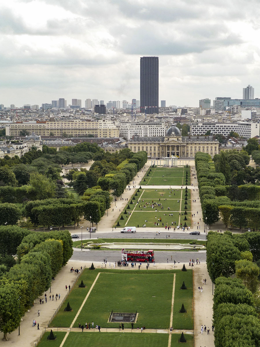 Vistas de Champ de Mars y Torre de Montparnasse desde la Torre Eiffel
