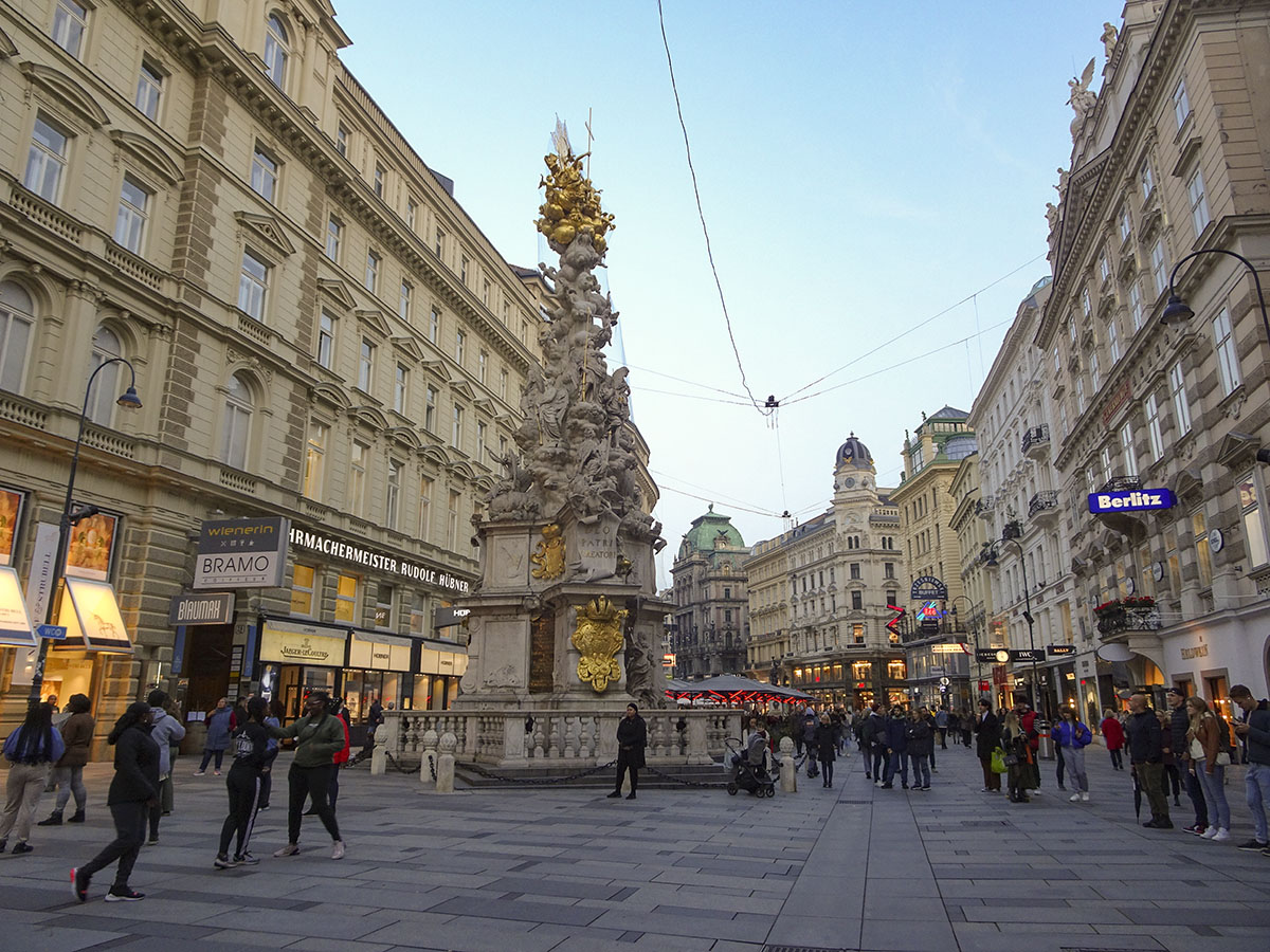 calle graben y columna de la peste en viena