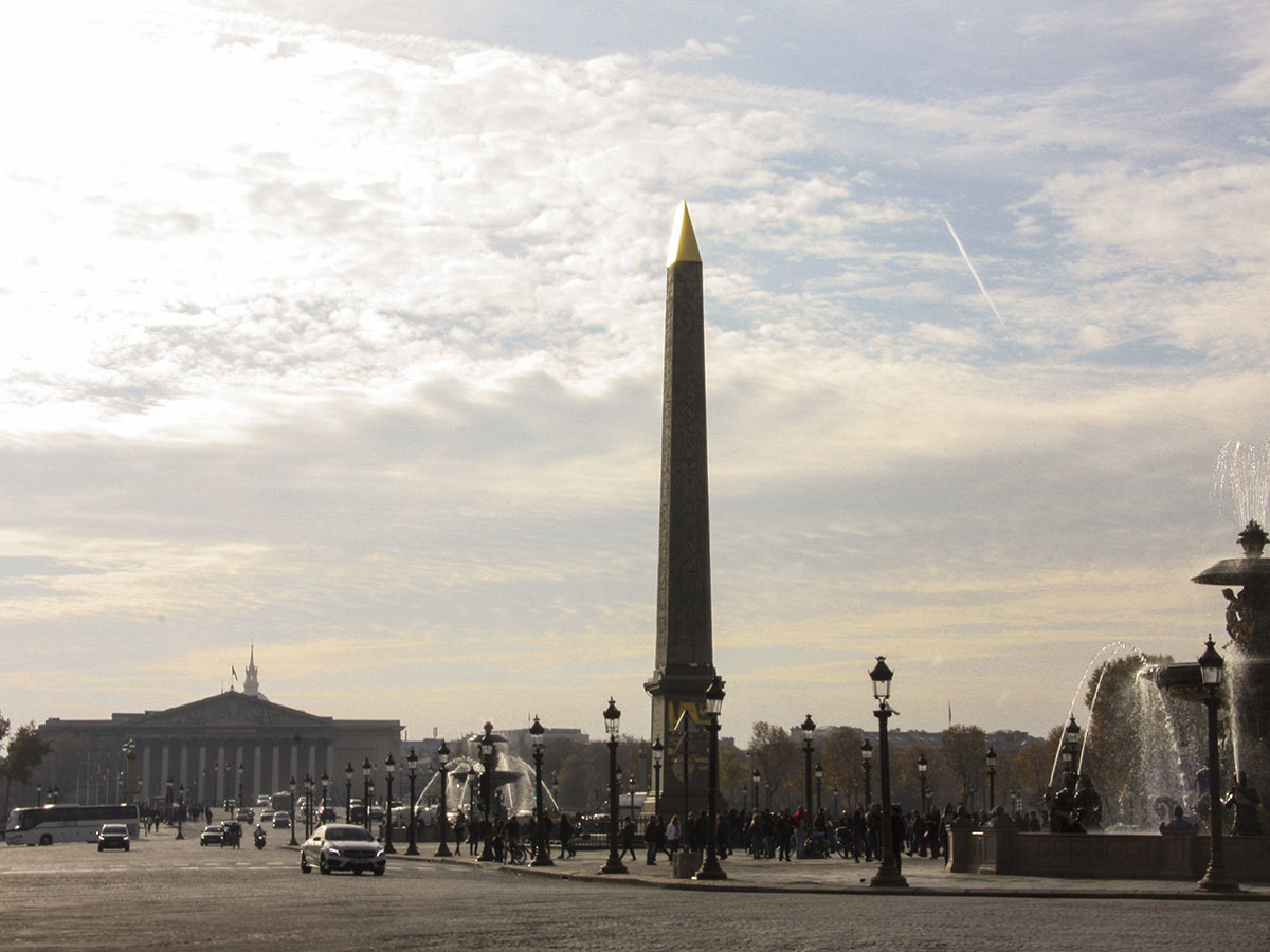 Plaza de la Concordia y obelisco al atardecer
