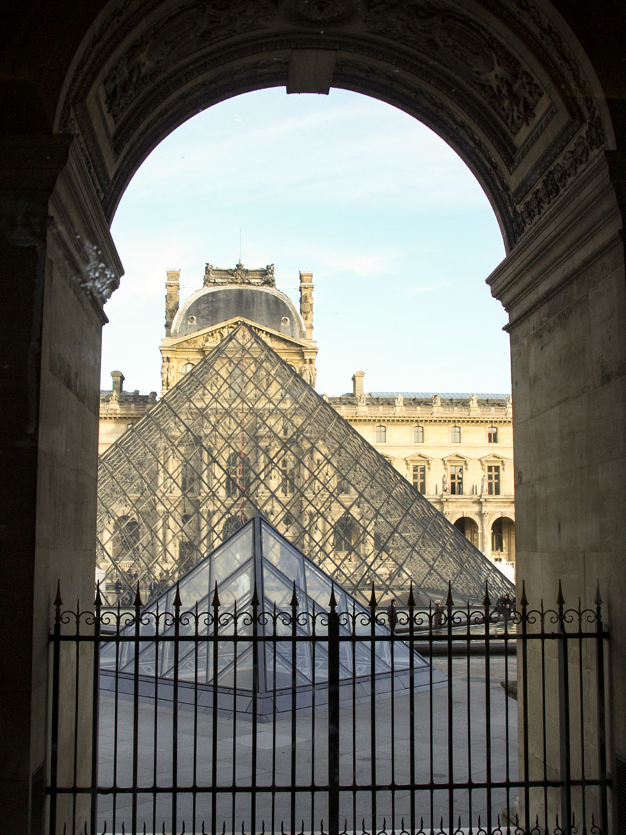 Piramide cristal El Louvre, Paris