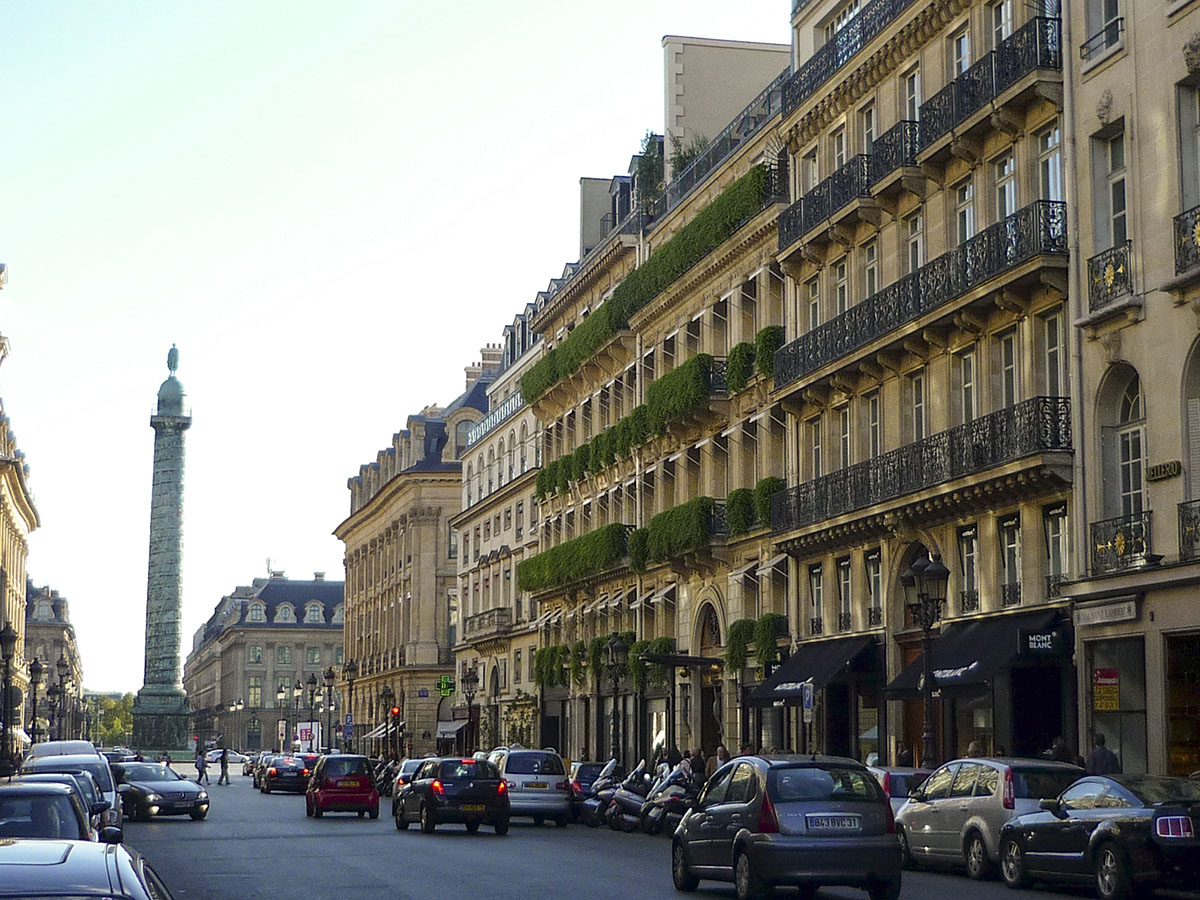 Vistas de la Plaza Vendome y Colonne Vendome desde Rue de la Paix