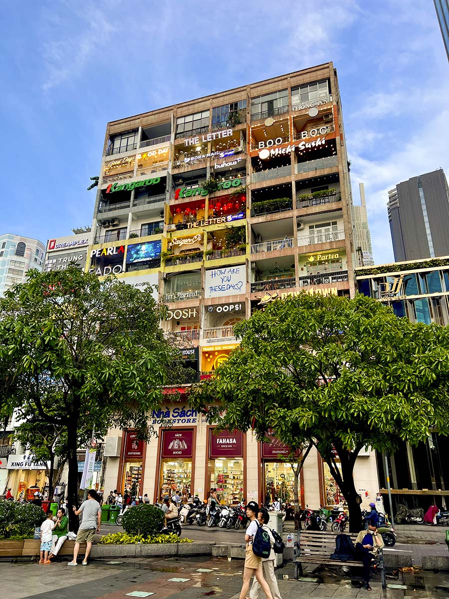 Ho Chi Minh, edificio cafeterías